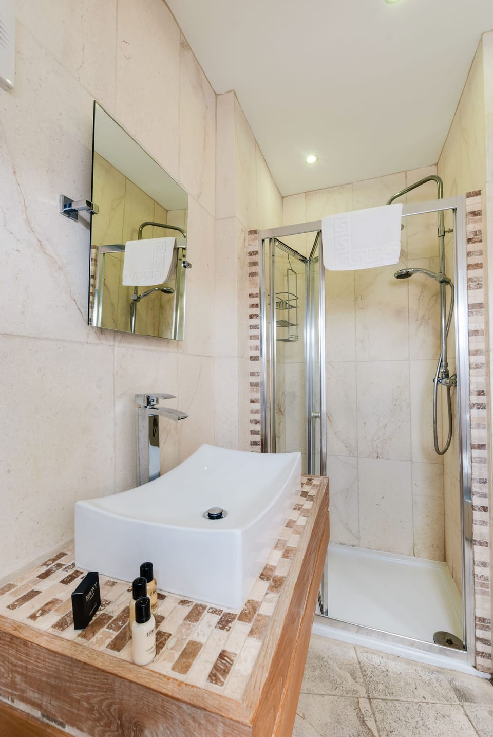 Base Serviced Apartments - Sir Thomas Street Bed and Breakfast in Liverpool