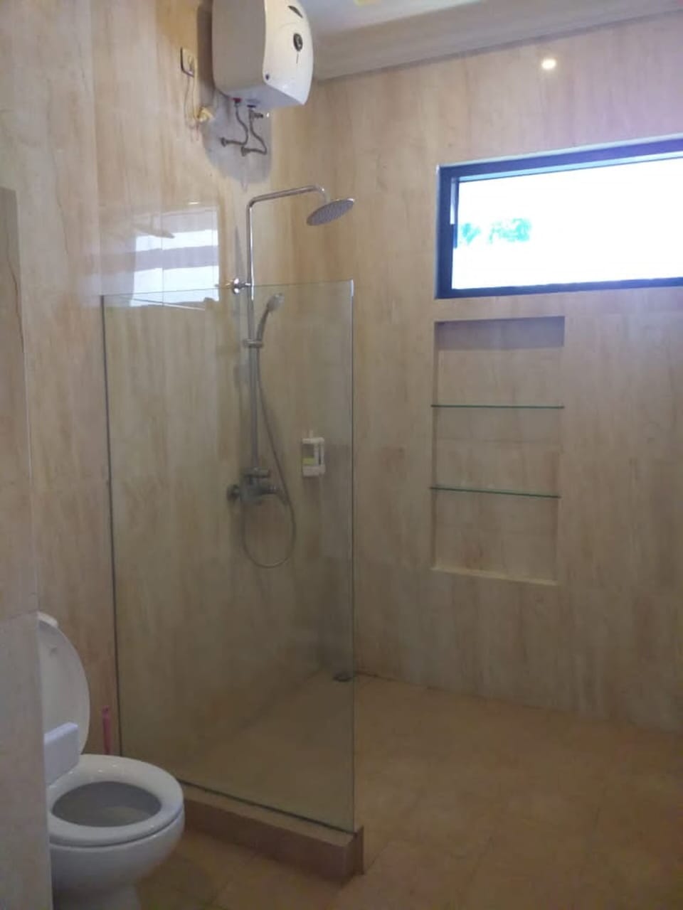 Deluxe Room | Bathroom | Shower, towels