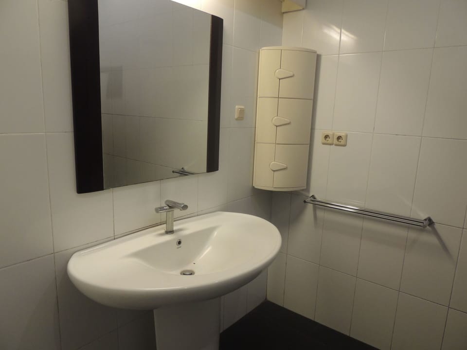 Superior Room | Bathroom | Shower, towels