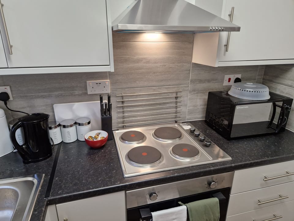 House | Private kitchen | Fridge, microwave, oven, stovetop