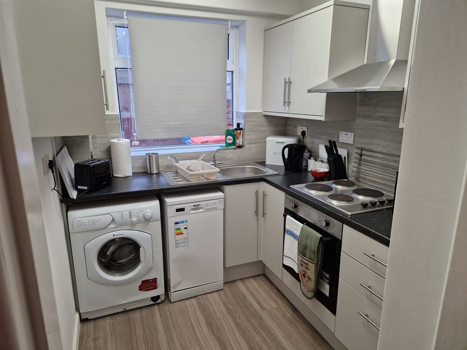 House | Private kitchen | Fridge, microwave, oven, stovetop
