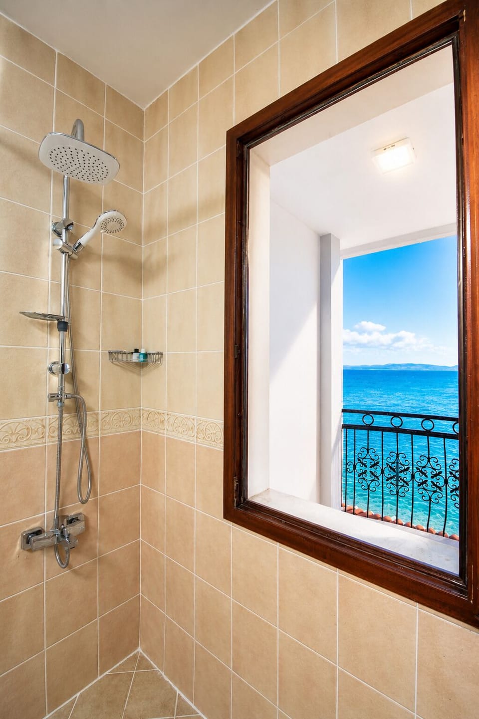 Deluxe Room, Sea View | Bathroom | Shower, hair dryer, towels, soap