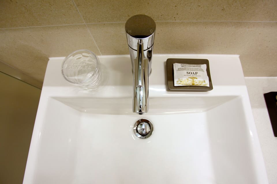 Bathroom sink