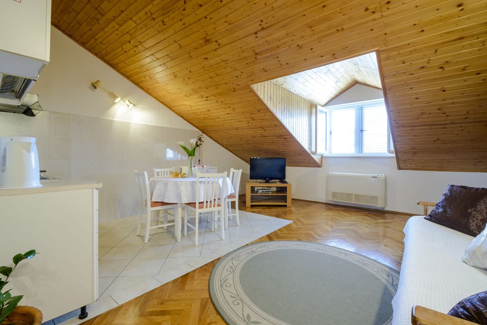 Apartment (Apartment Matic - Two-Bedroom Apartme) | Living room | Flat-screen TV