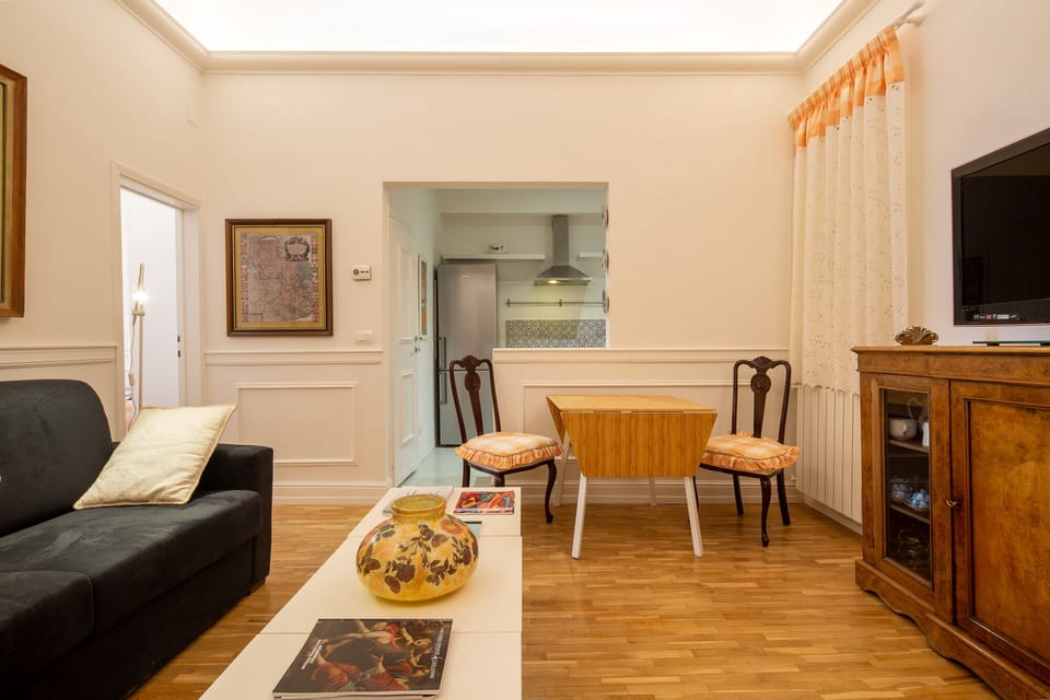Design Apartment | Living area | 40-inch flat-screen TV with digital channels, TV