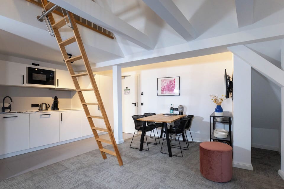 Comfort Studio Suite | Desk, blackout drapes, free WiFi, bed sheets