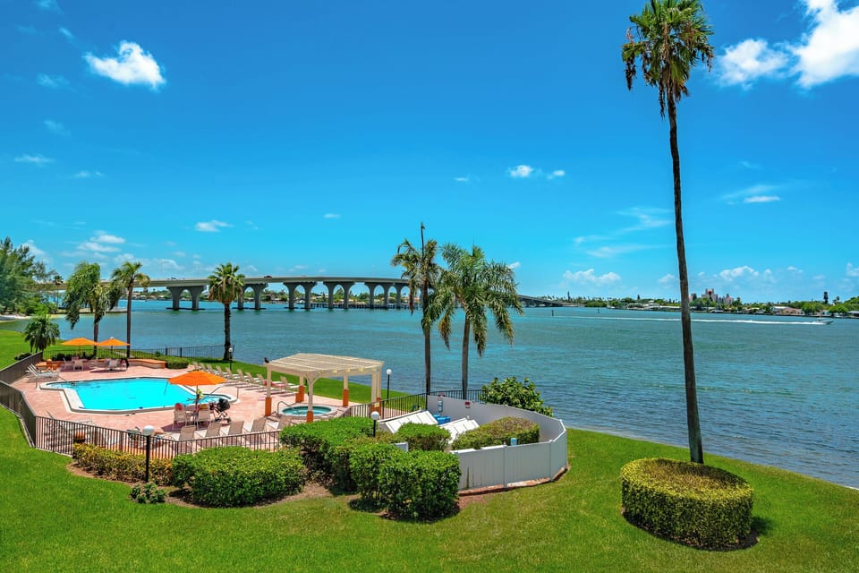 Condo (2 Bedrooms) | Property amenity