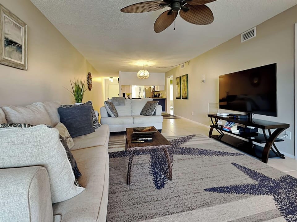 Condo (2 Bedrooms) | Property amenity