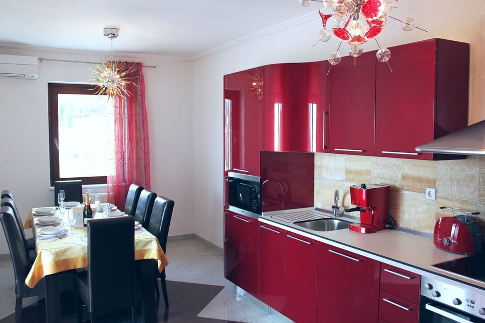Apartment, 4 Bedrooms, Smoking, Private Pool | Dining room