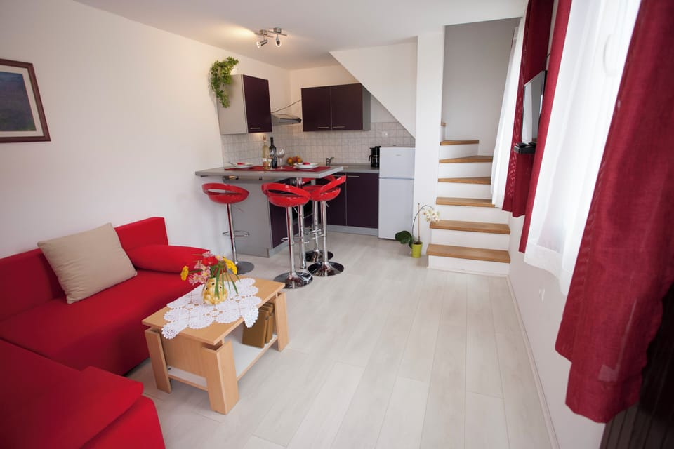 Apartment, 1 Bedroom, Smoking, Terrace | Interior