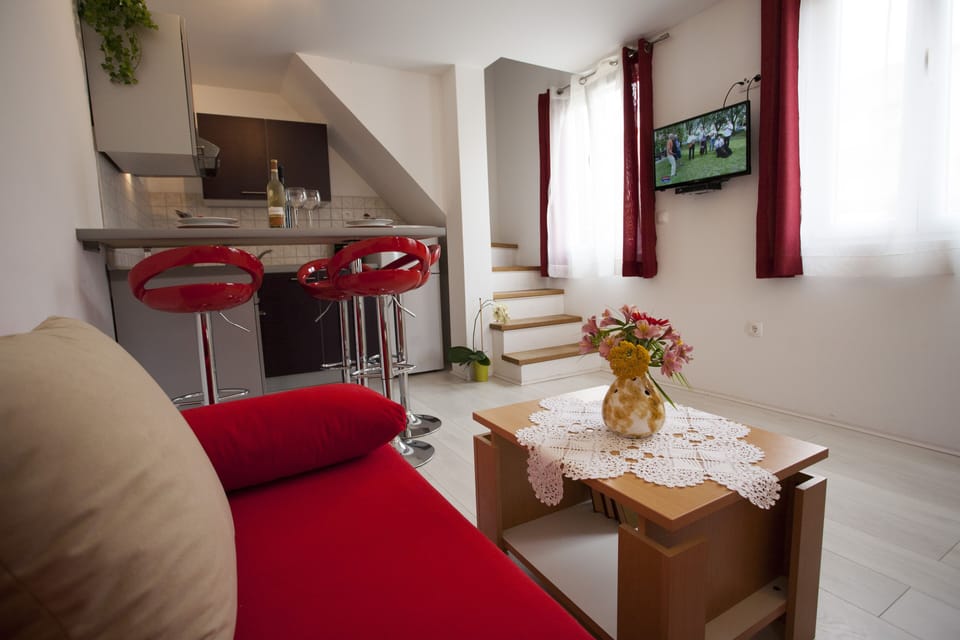 Apartment, 1 Bedroom, Smoking, Terrace | Interior