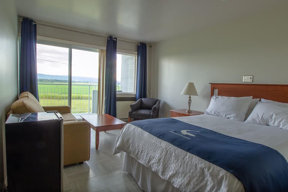 Comfort Room | Free WiFi, bed sheets