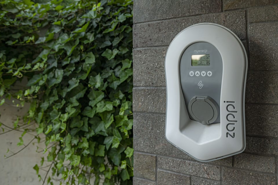 Electric vehicle charging station