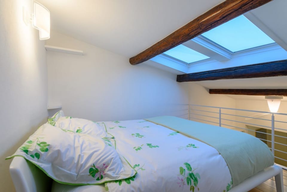 Duplex, 1 Bedroom | 1 bedroom, desk, iron/ironing board, cribs/infant beds