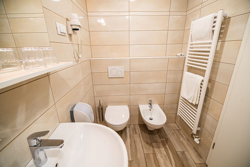 Twin Room (Twin room) | 14 bedrooms, minibar, soundproofing, WiFi (free)
