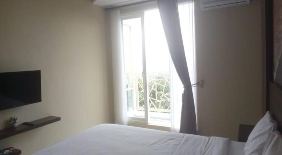 Soundproofing, free WiFi, bed sheets