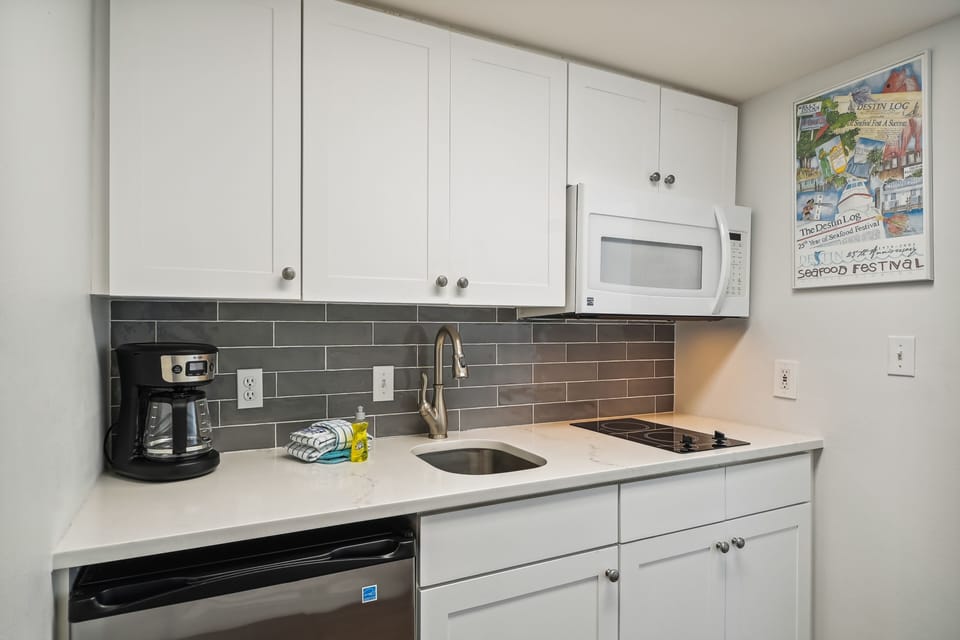Studio | Private kitchen | Fridge, coffee/tea maker, toaster