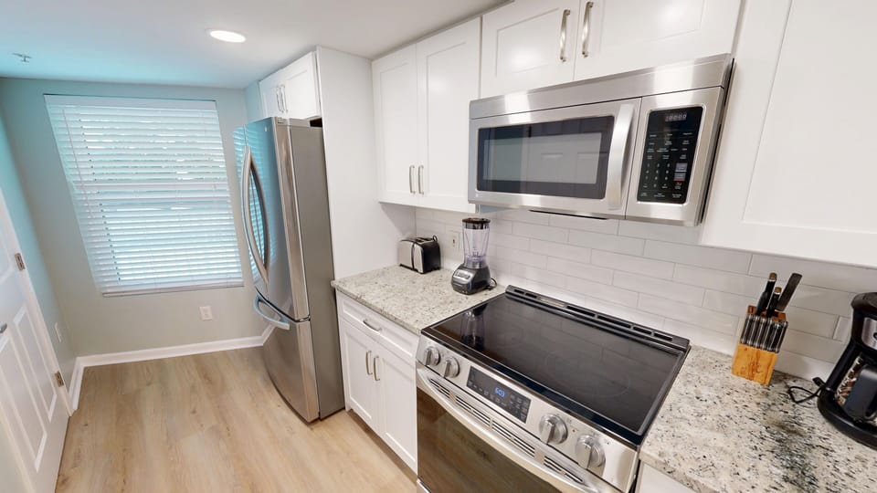 Condo, 2 Bedrooms | Private kitchen | Fridge, oven, coffee/tea maker, toaster
