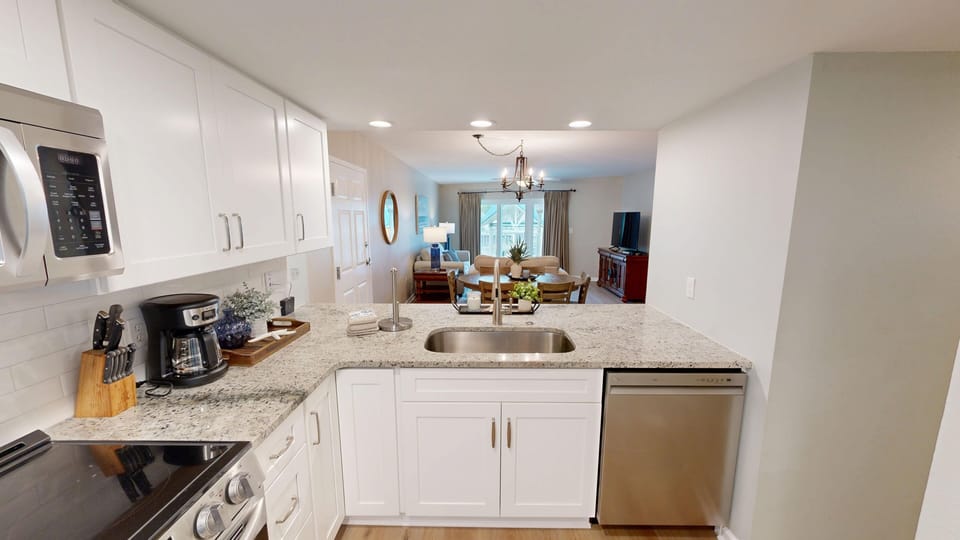 Condo, 2 Bedrooms | Private kitchen | Fridge, oven, coffee/tea maker, toaster