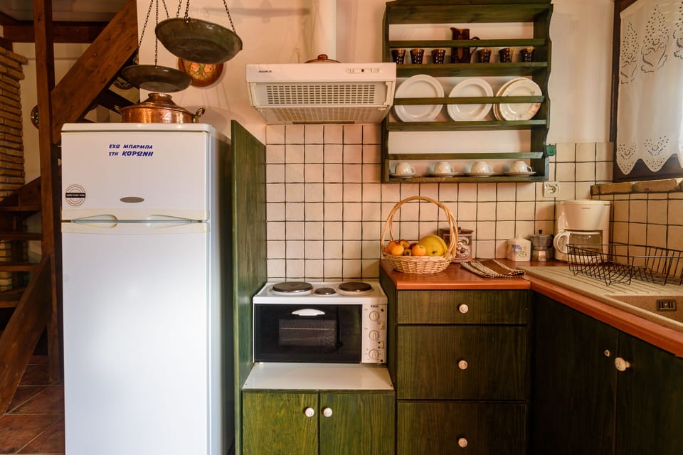 Apartment | Private kitchenette | Fridge, oven, stovetop, coffee/tea maker