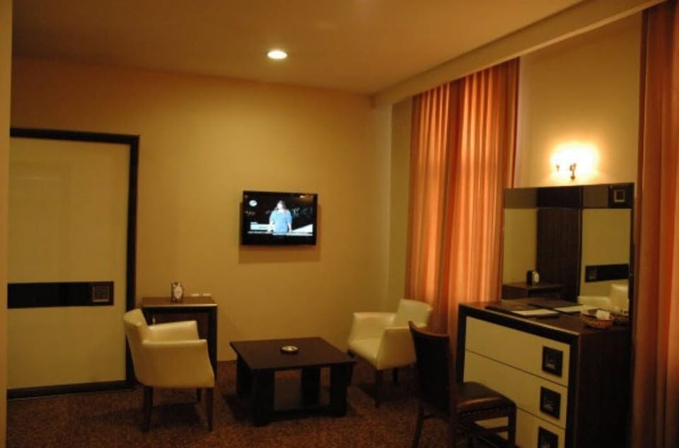 Suit Room | Living area | LED TV, heated floors
