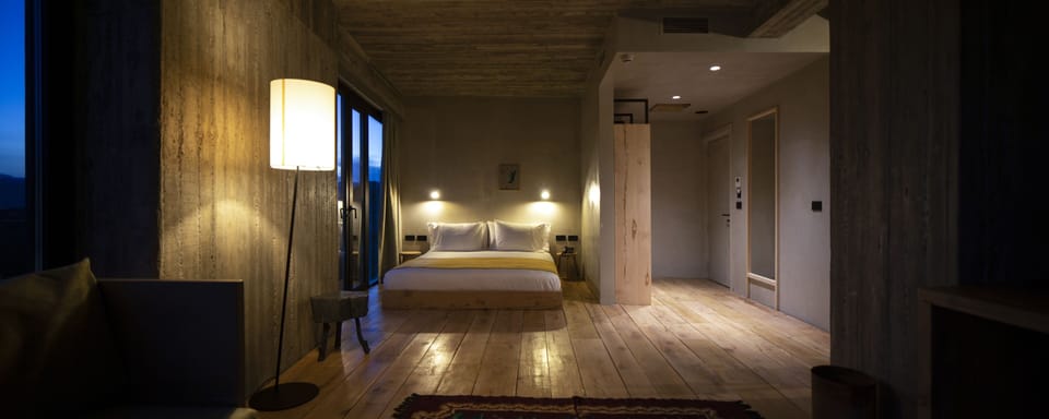 Panoramic View 10,16 | Down comforters, minibar, desk, laptop workspace