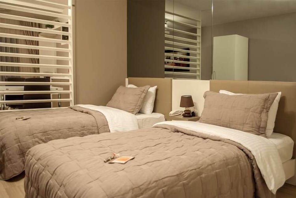 Egyptian cotton sheets, premium bedding, in-room safe, desk