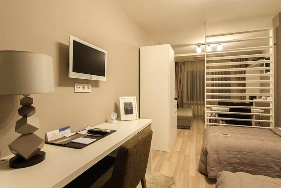 Double Room | Egyptian cotton sheets, premium bedding, in-room safe, desk