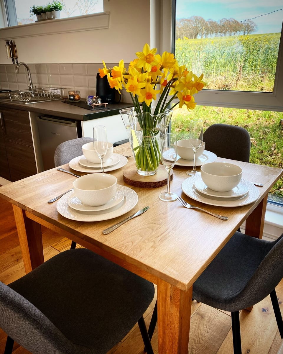 Romantic Bungalow | Private kitchen | Fridge, microwave, oven, stovetop