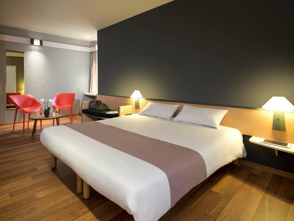 In-room safe, desk, free WiFi, bed sheets