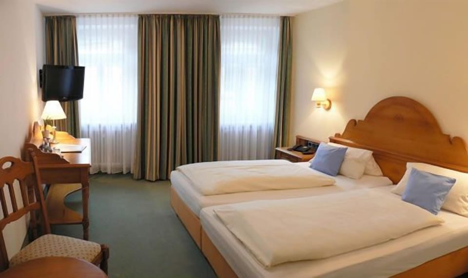 Comfort Double Room | In-room safe, desk, cribs/infant beds, free WiFi