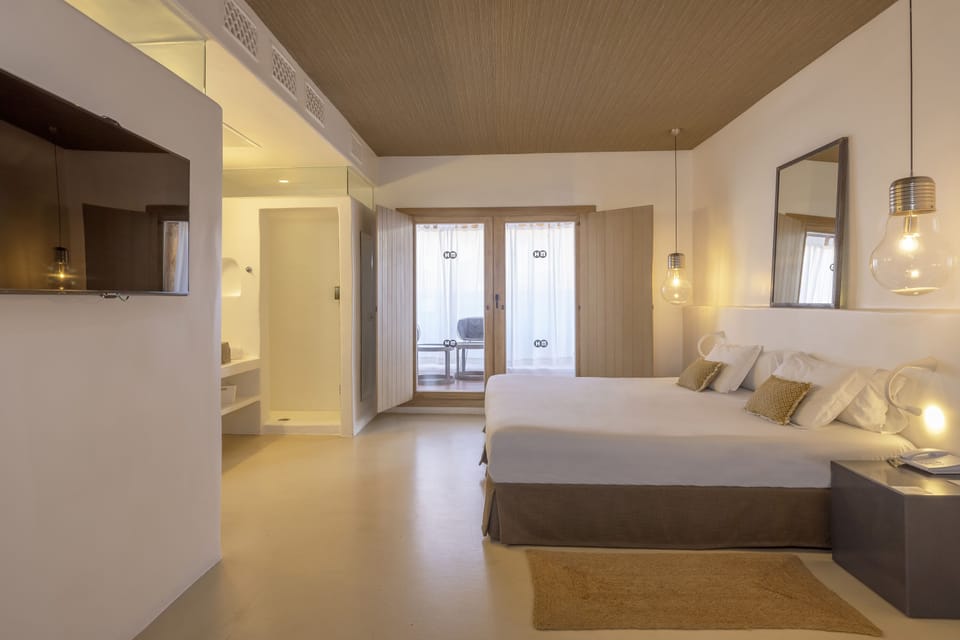 Junior Suite, Terrace | Minibar, in-room safe, desk, soundproofing
