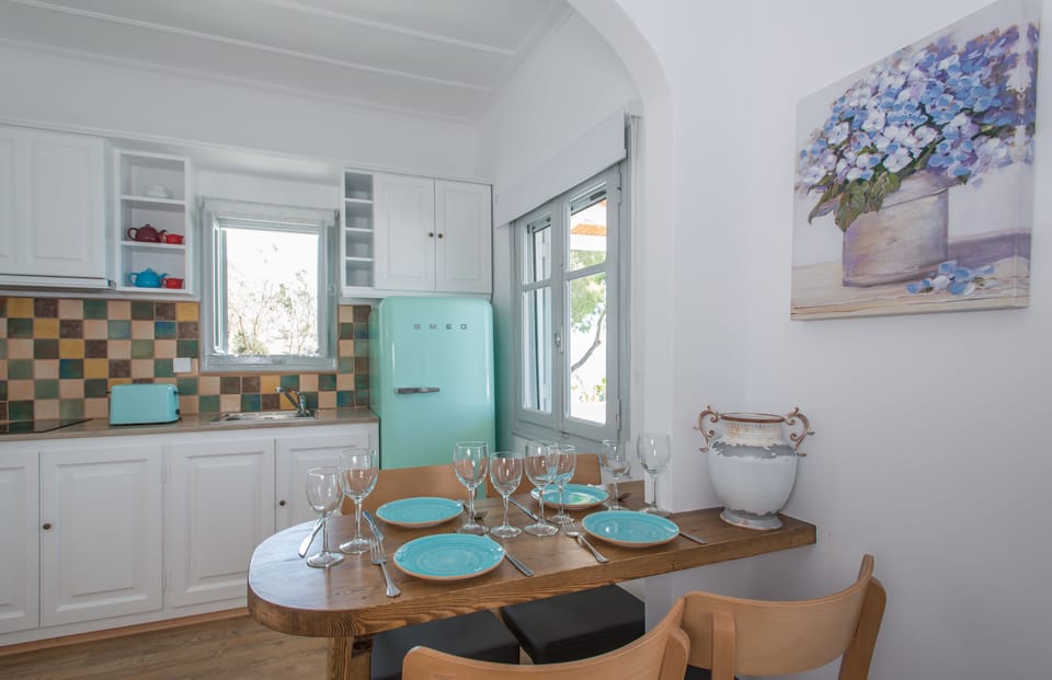 Sea Front Summer House | In-room dining