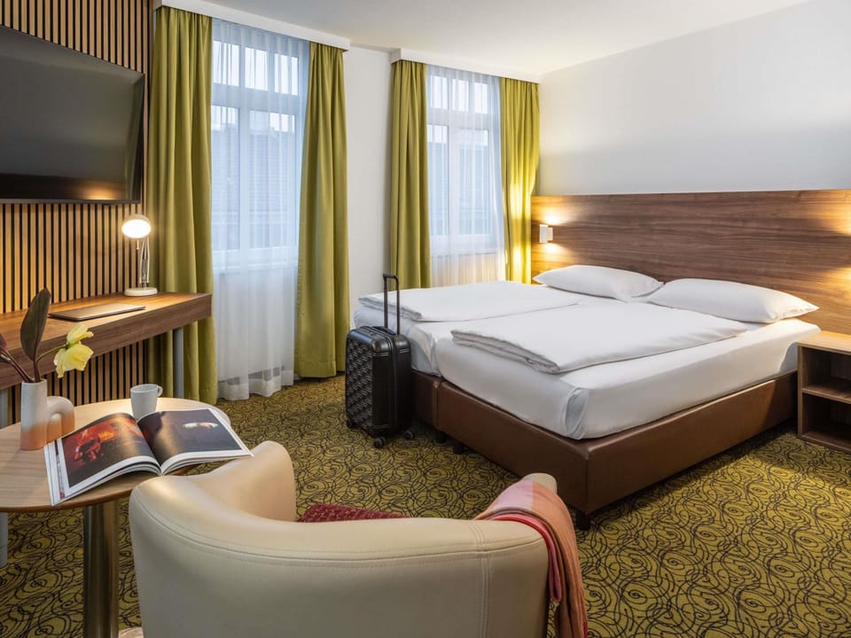 Privilege, Room, 1 Double Bed | Desk, iron/ironing board, free cribs/infant beds, free WiFi