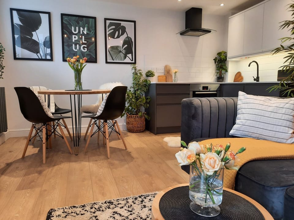 Luxury Cottage, Ensuite, Courtyard View | Interior