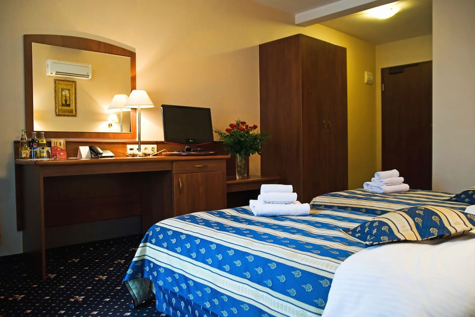 Classic Double Room | In-room safe, desk, free WiFi, bed sheets