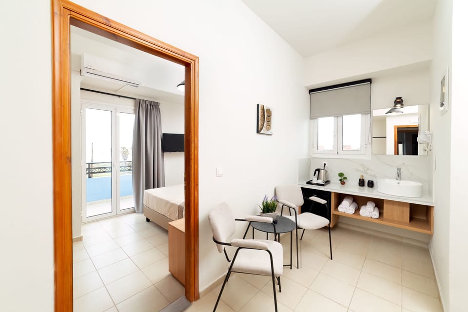Suite one bedroom with Sea View | In-room safe, blackout drapes, iron/ironing board, free WiFi
