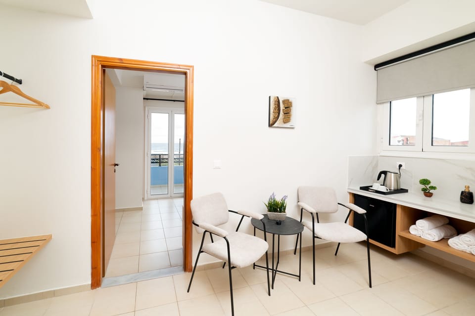 Suite one bedroom with Sea View | In-room safe, blackout drapes, iron/ironing board, free WiFi