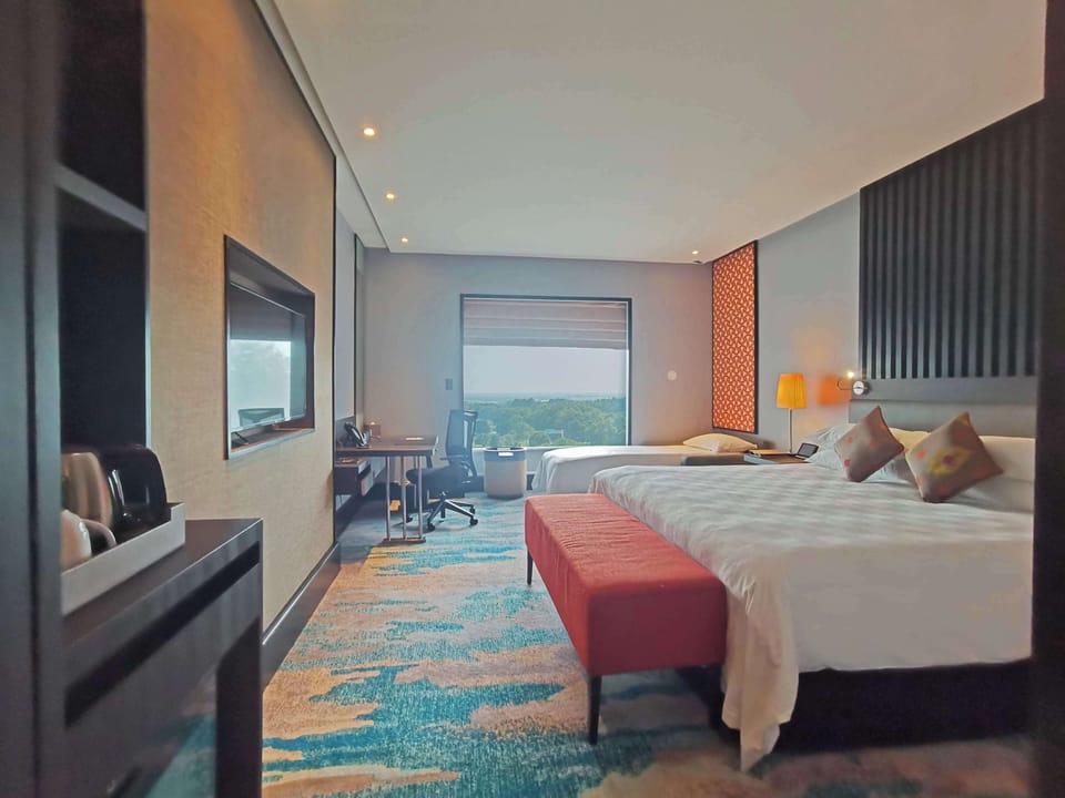 Premium bedding, minibar, in-room safe, desk