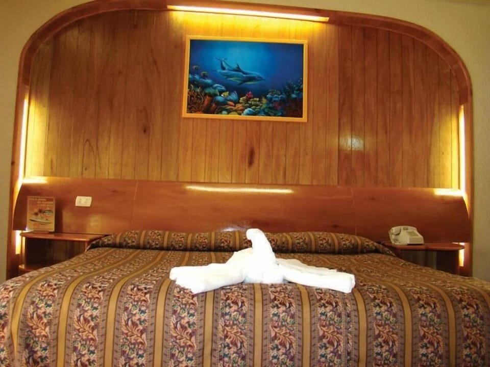 WiFi (free), bed sheets