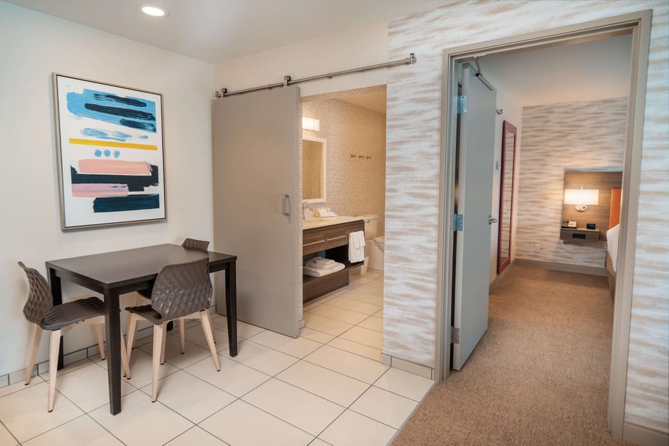 Suite, 1 Bedroom, Non Smoking | Free WiFi, bed sheets