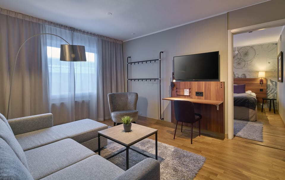 Junior Suite | Desk, blackout drapes, iron/ironing board, free cribs/infant beds