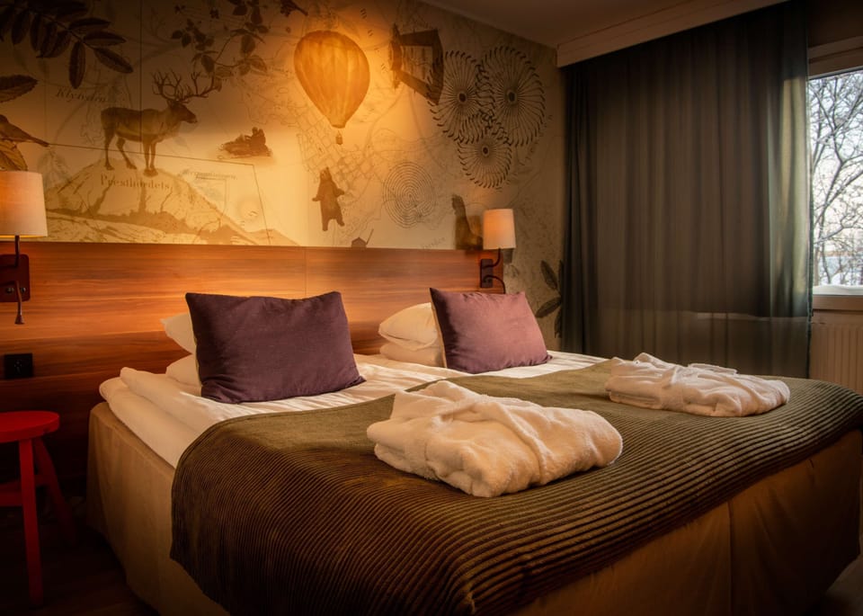 Superior Room, 1 King Bed | Desk, blackout drapes, iron/ironing board, free cribs/infant beds