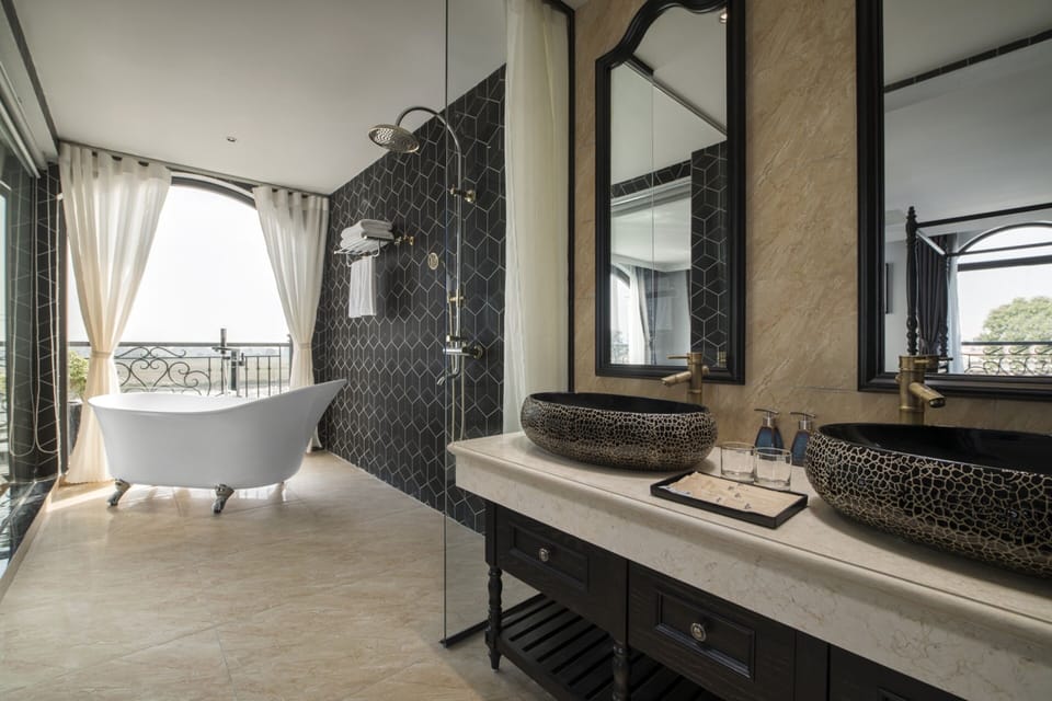 Lalita Premium Suite | Bathroom | Shower, hair dryer, bathrobes, bidet