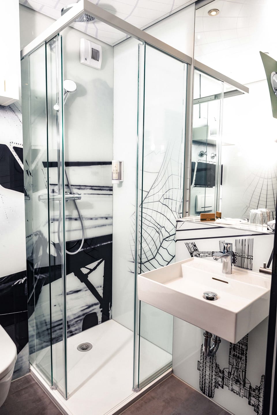 Economy Single Room 1 single bed, (street view) | Hypo-allergenic bedding, desk, blackout drapes, soundproofing