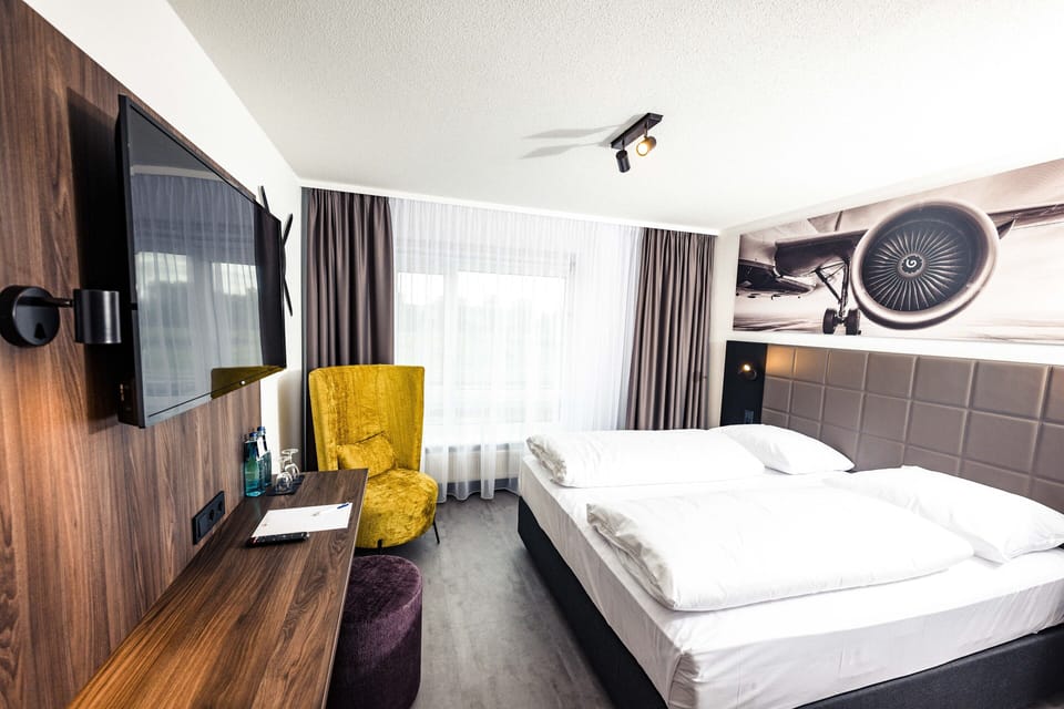 Double Room (Street view) | Hypo-allergenic bedding, desk, blackout drapes, soundproofing