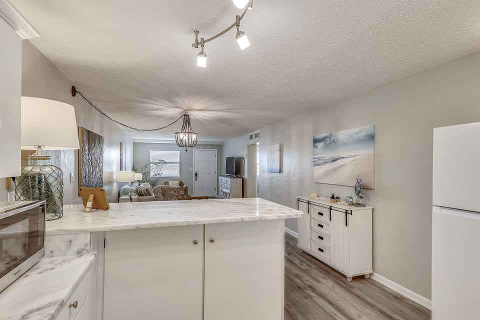 Condo, 1 Bedroom | Private kitchen | Fridge, oven, coffee/tea maker, toaster