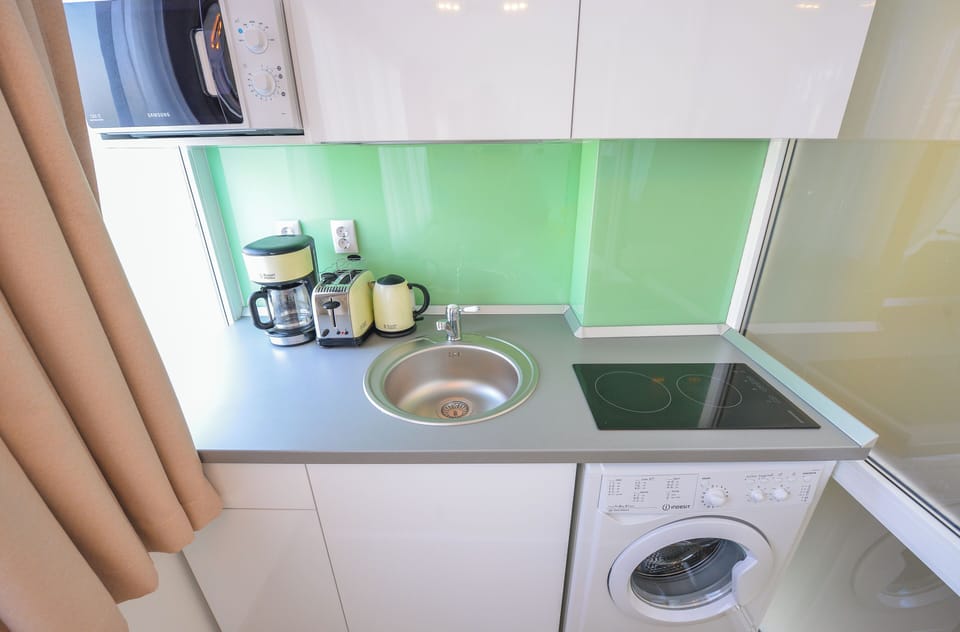 Studio, 1 Bedroom, City View | Interior
