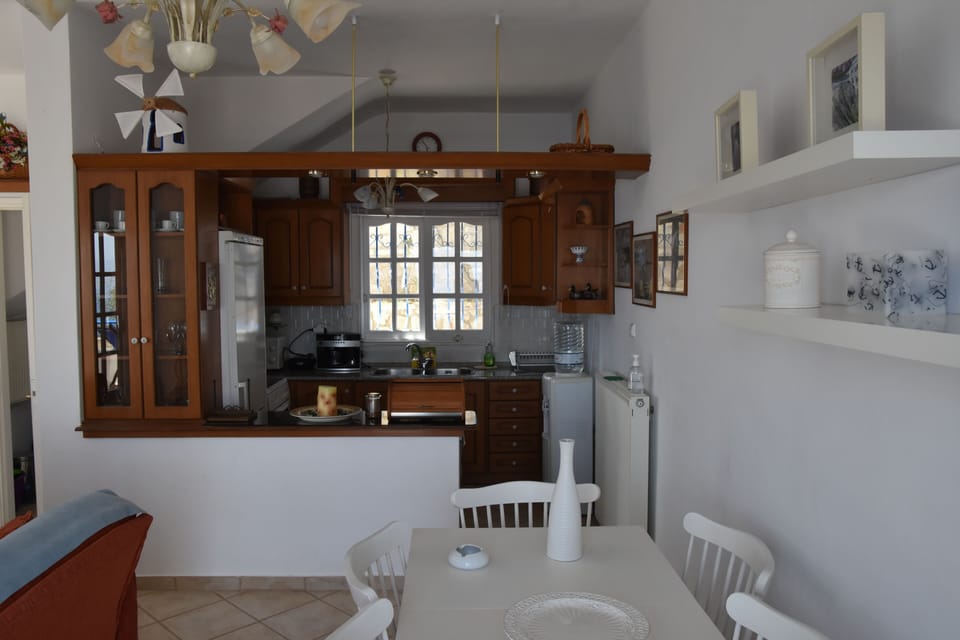 House, 2 Bedrooms, Balcony, Garden View | Private kitchen | Microwave, stovetop, coffee/tea maker, electric kettle