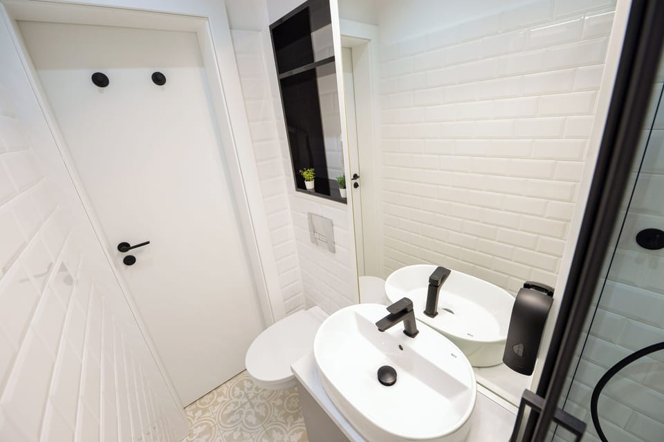 Park Studio Cismigiu Gardens - Quiet Room - Smart Tv House in Bucharest